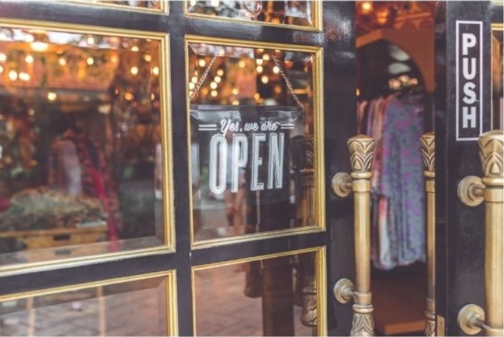 Photo of the storefront of a small business, emblematic of an entrepreneur.